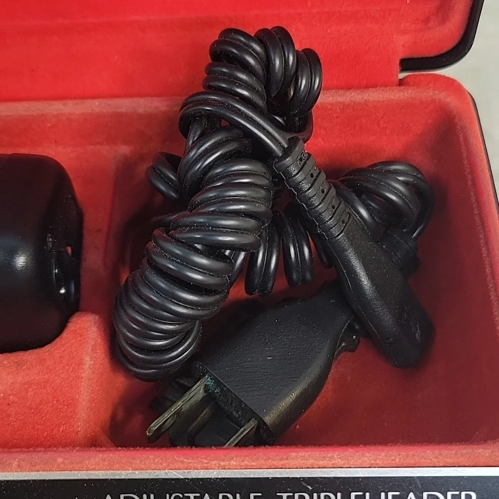 Vintage‎ Norelco Adjustable Tripleheader Electric Shaver With Case